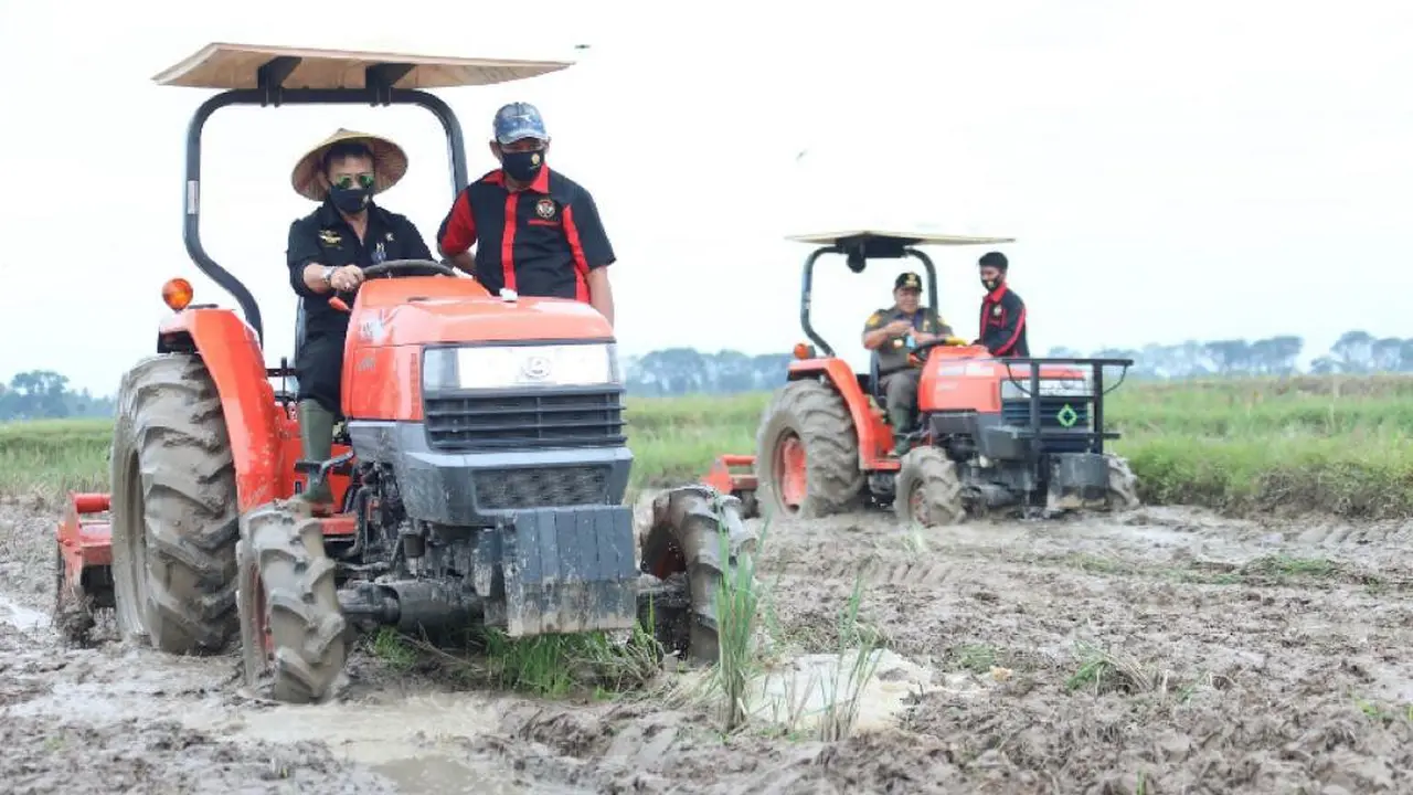 Petani Banyuwangi Rasakan Manfaat Bantuan Alsintan dalam Meningkatkan Produksi