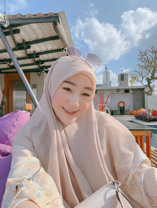 (Instagram/larissachou)