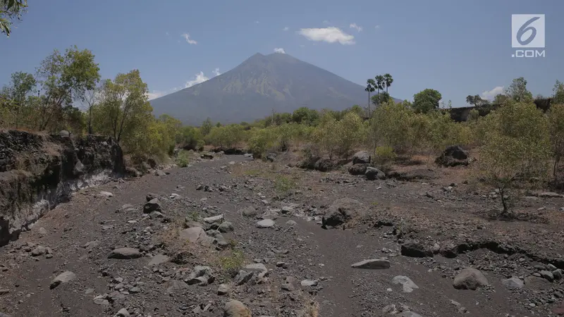 Berstatus Awas, Sebagian Warga di Lereng Timur Gunung Agung Masih Bertahan