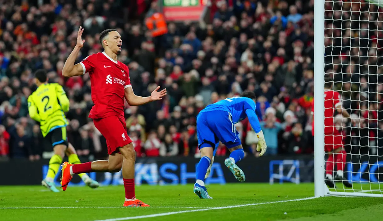Pada babak kedua, Liverpool lebih mendominasi daripada Arsenal. Tapi, tidak ada gol tambahan tercipta. (AP Photo/Jon Super)
