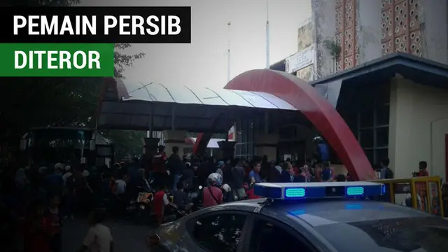 Berita video para pemain Persib Bandung dapat teror di Makassar jelang laga melawan PSM dalam lanjutan Liga 1 2017.