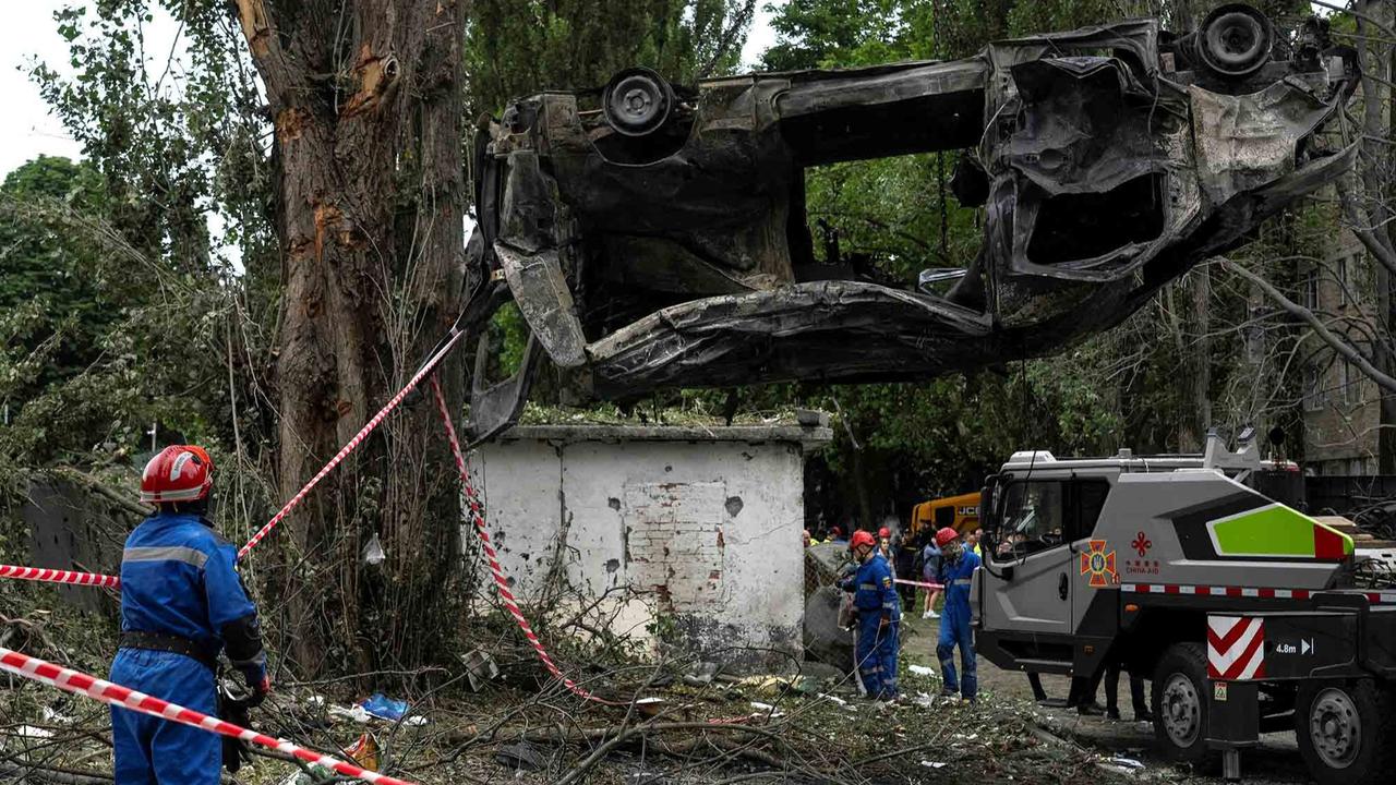 FOTO: Kyiv Diguncang Serangan Udara Masif Rusia: Enam Tewas dan Puluhan Warga Terluka