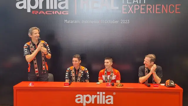 2 Pembalap Aprilia Ramah Tamah dengan Penggemar di Lombok (Arief A/Liputan6.com)