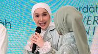 Dermatolog dr. Hafiza Fikri Fadel, Sp.D.V.E, Finsdv, PGC., soal kulit terasa ditarik usai cuci muka, Jakarta (1/8/2025). Foto: Liputan6.com/Ade Nasihudin.