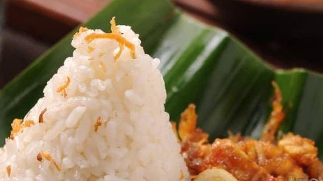 Modal Jual Nasi Uduk, Sigit Bisa Raup Rp7 Juta per Hari