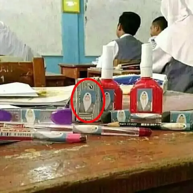 6 Potret Kocak Siswa Agar Alat Tulisnya Tidak Hilang Ini Bikin Senyum Tipis