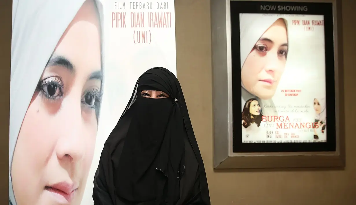 Ia menambahkan, bahwa pernikahan Umi Pipik dan Sunu tak mendapat restu Suci sebagai istri sahnya. Alhasil, Suci yang mengetahui pernikahan yang dilakukan suaminya langsung pergi meninggalkan rumah milik Sunu. (Bambang E Ros/Bintang.com)