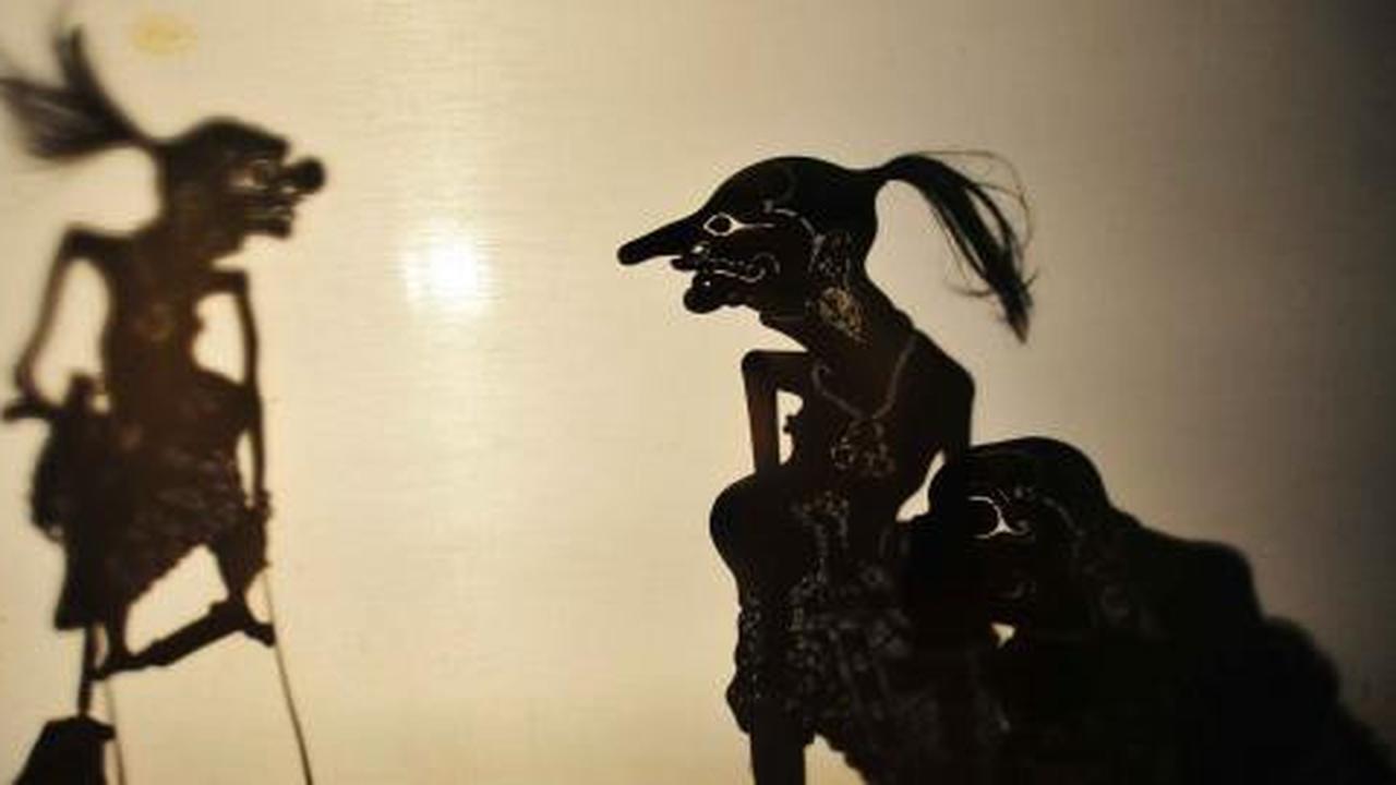 Ada pertunjukan wayang kulit Betawi di panggung car free night