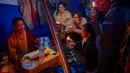 Festival ini jatuh pada hari bulan baru di bulan Hindu Bhadra (akhir Agustus atau awal September). (AP Photo/Niranjan Shrestha)
