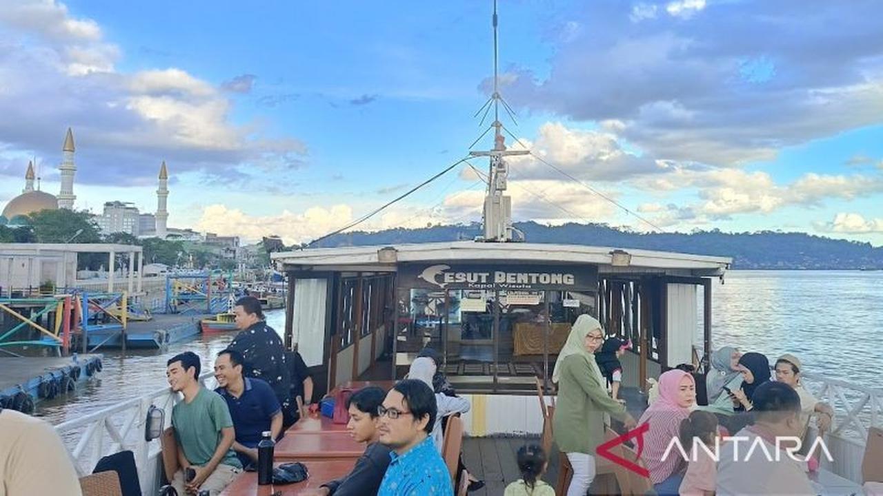 Dispar Kaltim Ajak Masyarakat Nikmati Wisata Susur Sungai Mahakam untuk Ngabuburit