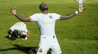 Striker Bhayangkara FC, Bernard Henry Doumbia. (Bhayangkara FC)