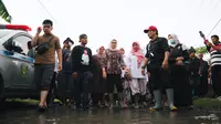 Nina Agustina Beri Bantuan untuk Desa Terdampak Banjir di Indramayu