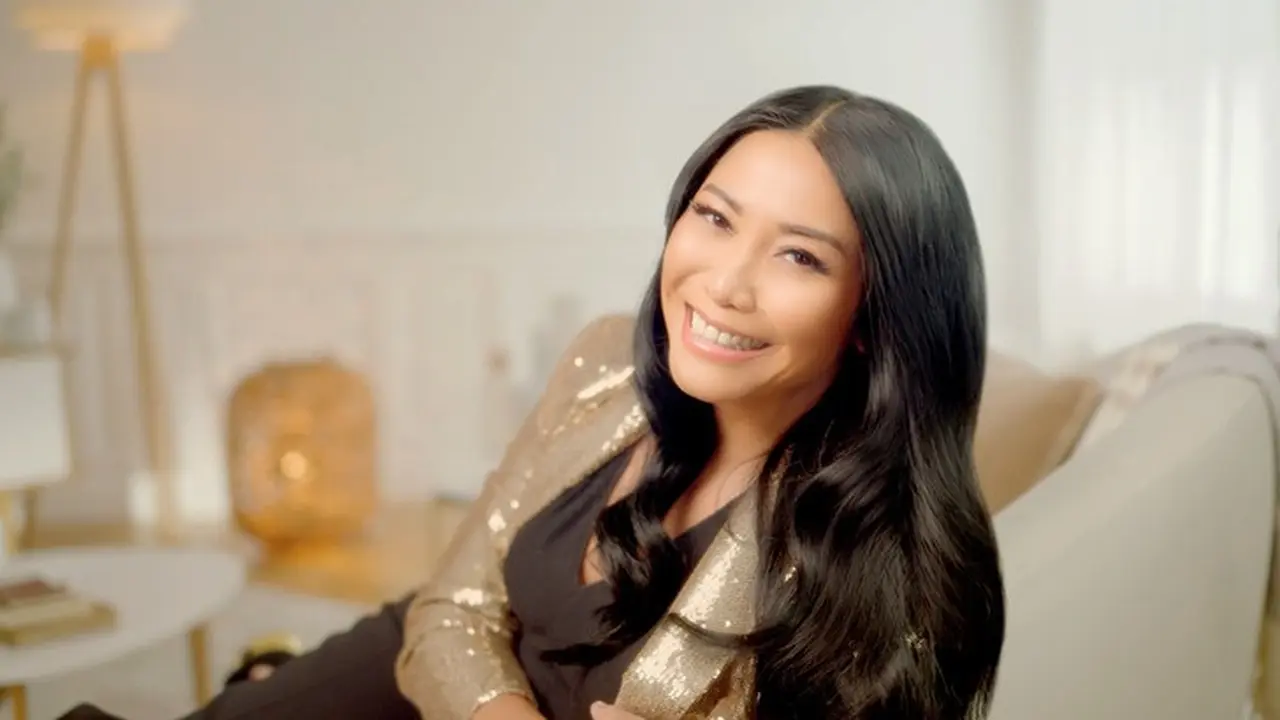 Anggun sebagai Duta Shampoo Pantene.