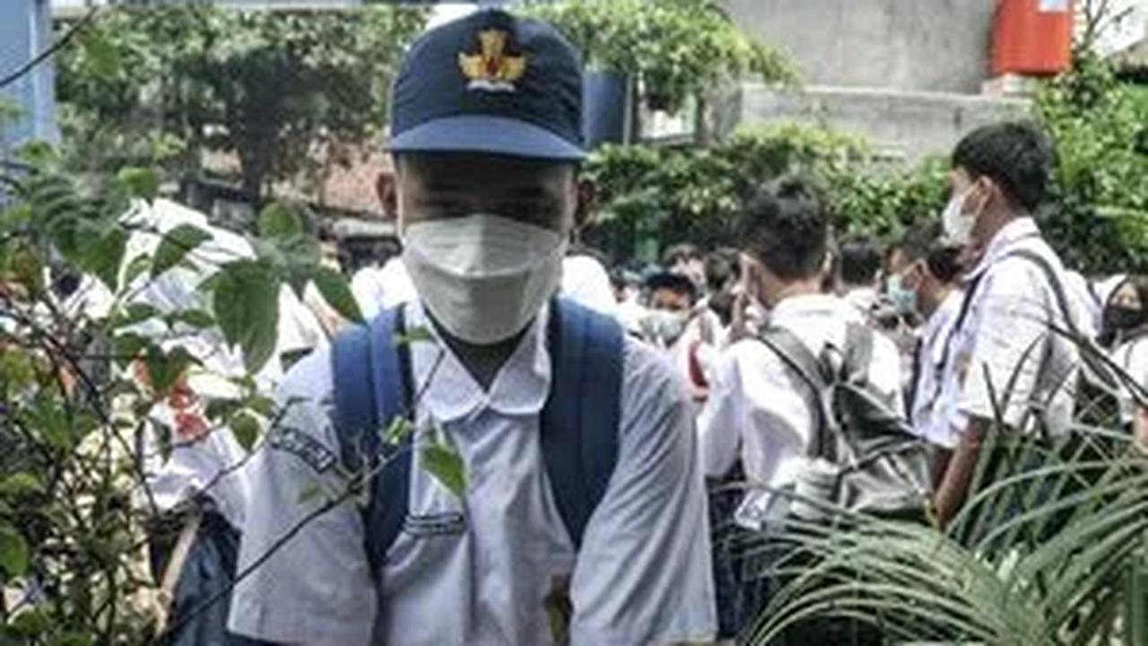 Nadiem menuturkan, sebagai menteri yang kini melanjutkan kebijakan tersebut terkena dampak negatif penerapan sistem zonasi.