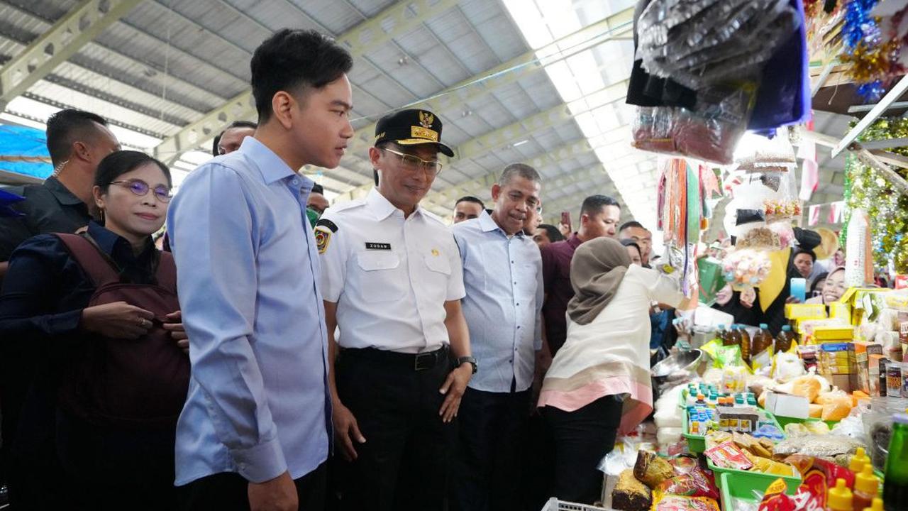 VIDEO: Gaya Wapres Gibran Borong Cabai Bawang di Pasar Maros Hingga Blusukan Keluar Masuk Gang