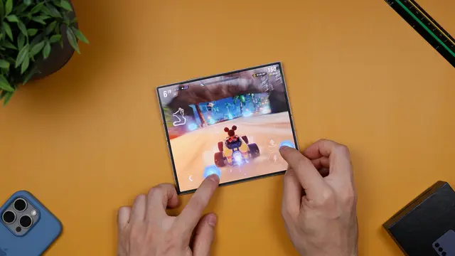 Samsung Galaxy Z Fold 6/Photo by Daniel Romero on Unsplash