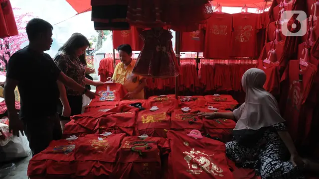 Pernak Pernik Imlek Mulai Diburu Masyarakat