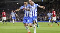 Pemain Brighton, Pascal Gross, mencetak gol ke gawang Manchester United pada pertandingan lanjutan Premier League, di Stadion Amex, Sabtu (5/5/2018). (AP/Gareth Fuller).