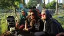 Beruntung sebelum ayahnya meninggal dunia, Dea Annisa sempat melakukan komunikasi dengan video call dengan sang ayah saat kondisinya sedang kritis. Dhea pun memutuskan untuk pulang ke Jakarta. (Andy Masela/Bintang.com)