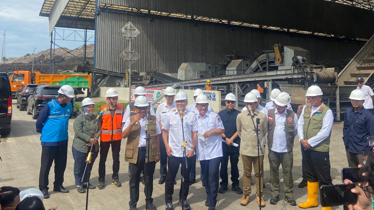 Momen Pramono Anung dan Zulhas Sambangi 'Gunung' Sampah Bantargebang, Soroti Sampah Jakarta 8 Ribu Ton