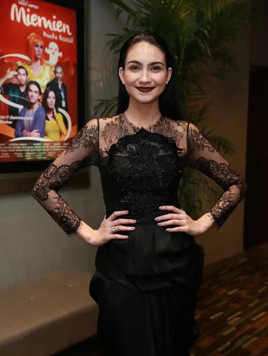 Alessia Cestaro perankan hantu cantik bernama Miemien dalam film 'Miemien Hantu Posesif'. (Deki Prayoga/Bintang.com)