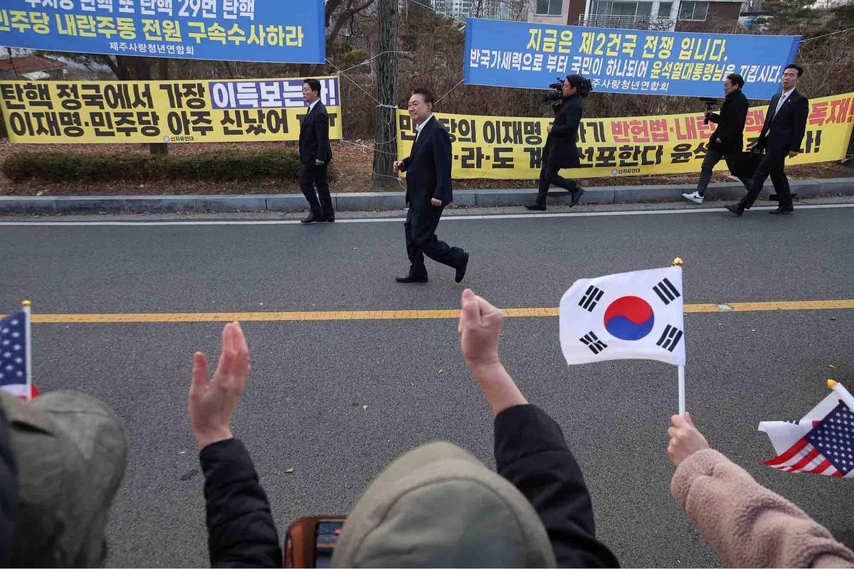 FOTO: Presiden Korsel Yoon Suk Yeol Dibebaskan Usai 52 Hari Ditahan