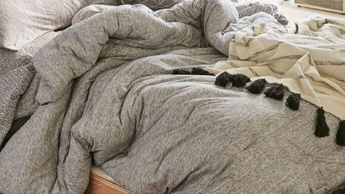 11 Benda yang Bisa Bikin Kamu Nyaman Mengendap di Kamar