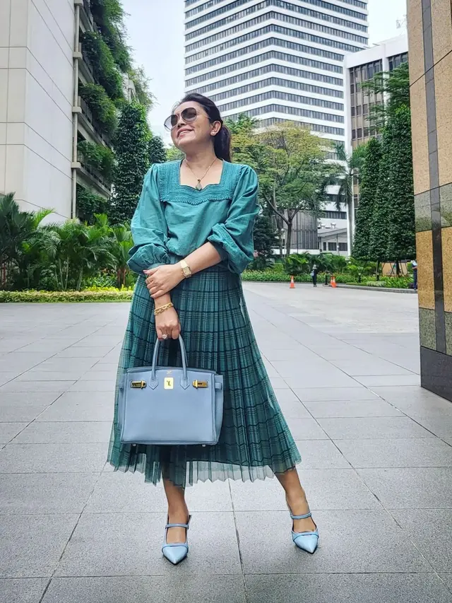 7 Potret Gaya Mayangsari Tampil Stylish dengan Tas Mewahnya, Nuansanya Senada