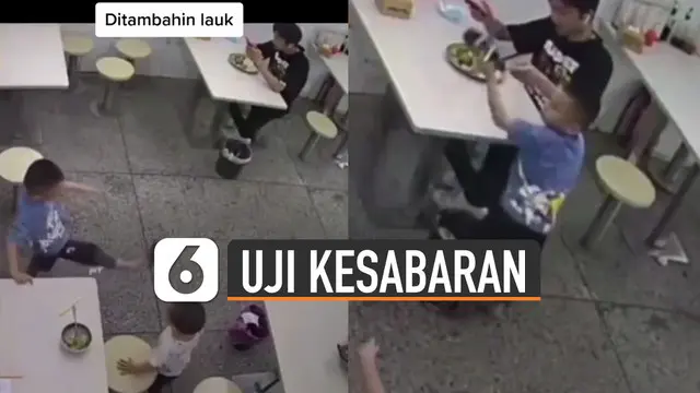 Rasa sabar harus diterima oleh seorang pria ini ketika makanannya kejatuhan sandal bocah yang sedang bermain.