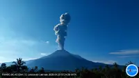 Gunung Lewotobi Laki-Laki Erupsi Kamis Pagi 23 April 2026, Kolom Abu Capai 1.800 Meter