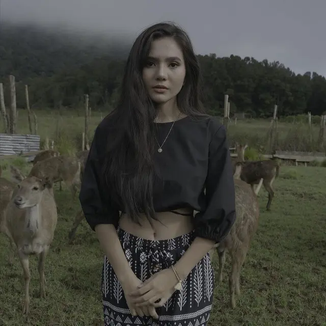 6 Potret Artis Afifah Ifah’nda, Pernah Jadi Lawan Main Irzan Faiq di Serial Antares