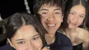 Nana merayakan ulang tahun ke-40 bersama keluarga termasuk anak-anaknya. Putrinya, Sarah yang kini berusia 15 tahun pun mencuri perhatian. [@nanamirdad_]