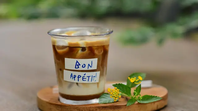 Ilustrasi Kopi Susu Karamel