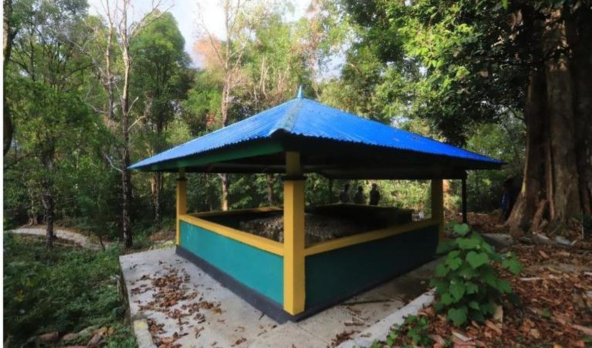 <b>Ada Makam</b>