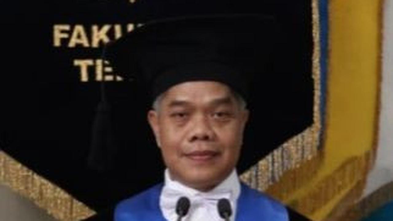 Momen Haru Anak Penjual Gula Jawa Berhasil Raih Gelar Guru Besar di UGM, Kenang Momen Sulit Pengorbanan Keluarga