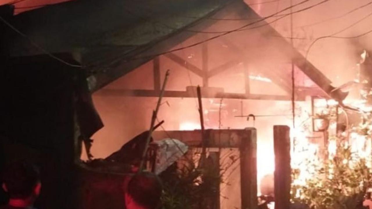 Kebakaran di Bengkel Petukangan Jaksel, Layanan Transjakarta Koridor 13 Terganggu
