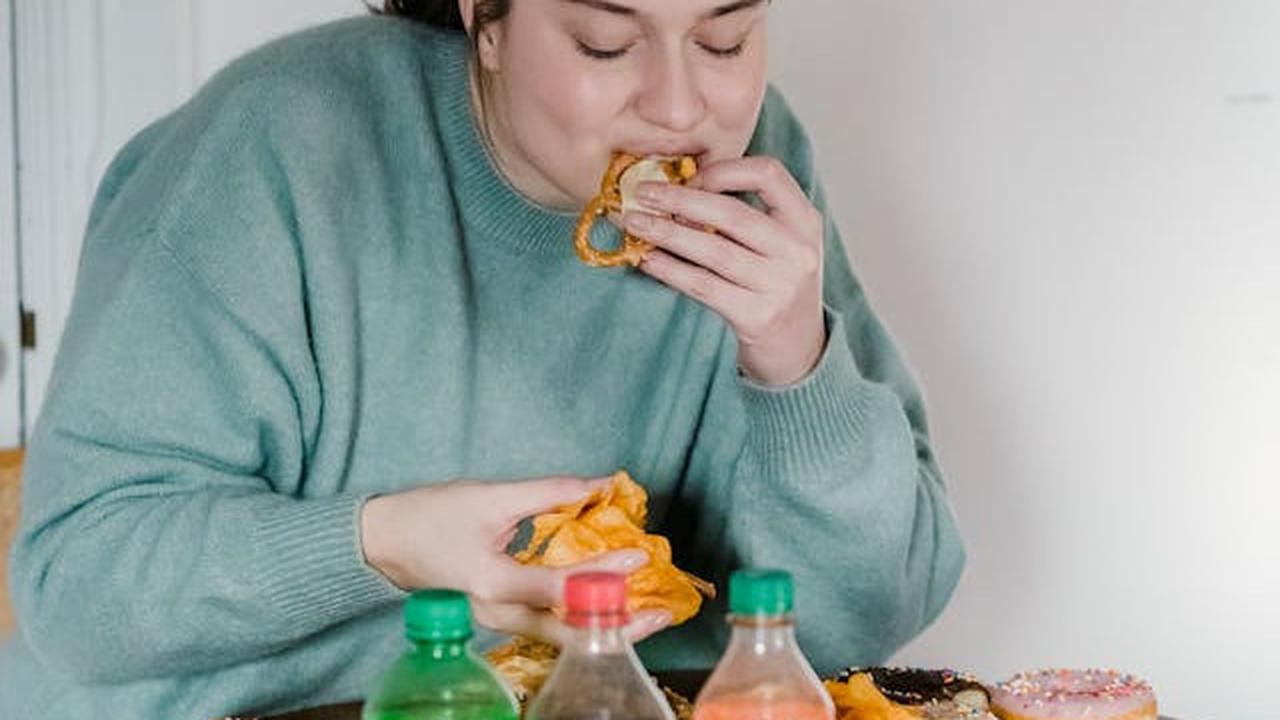 Kenapa Makanan Cepat Saji Begitu Menggoda? Ini Penjelasan Ahlinya