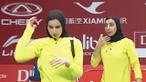 Ganda putri cantik berhijab asal Mesir Nadine Ashraf/Menna El Tanany ramaikan Kejuaraan Dunia Bulutangkis BWF 2015.