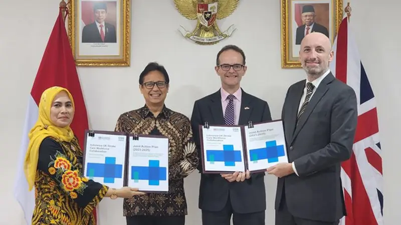 Direktur Pencegahan dan Pengendalian Penyakit Tidak Menular Kemenkes Eva Susanti, Menkes Budi Gunadi Sadikin, Dubes Inggris untuk Indonesia Dominic Jermey dan Kepala Ekonomi & Digital Kedubes Inggris di Jakarta Samuel Hayes.(Dok Kedutaan Besar Inggris)