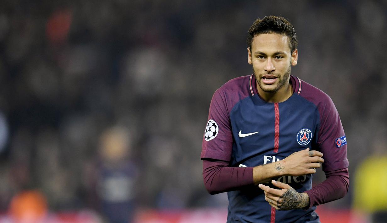 5. Neymar (PSG) - Keahliannya dalam mengolah si kulit bundar membuatnya diincar klub papan atas dunia. Meski berstatus pemain termahal, pria 26 tahun itu akan menjadi pilihan Real Madrid untuk menggantikan Ronaldo. (AFP/Christophe Simon)