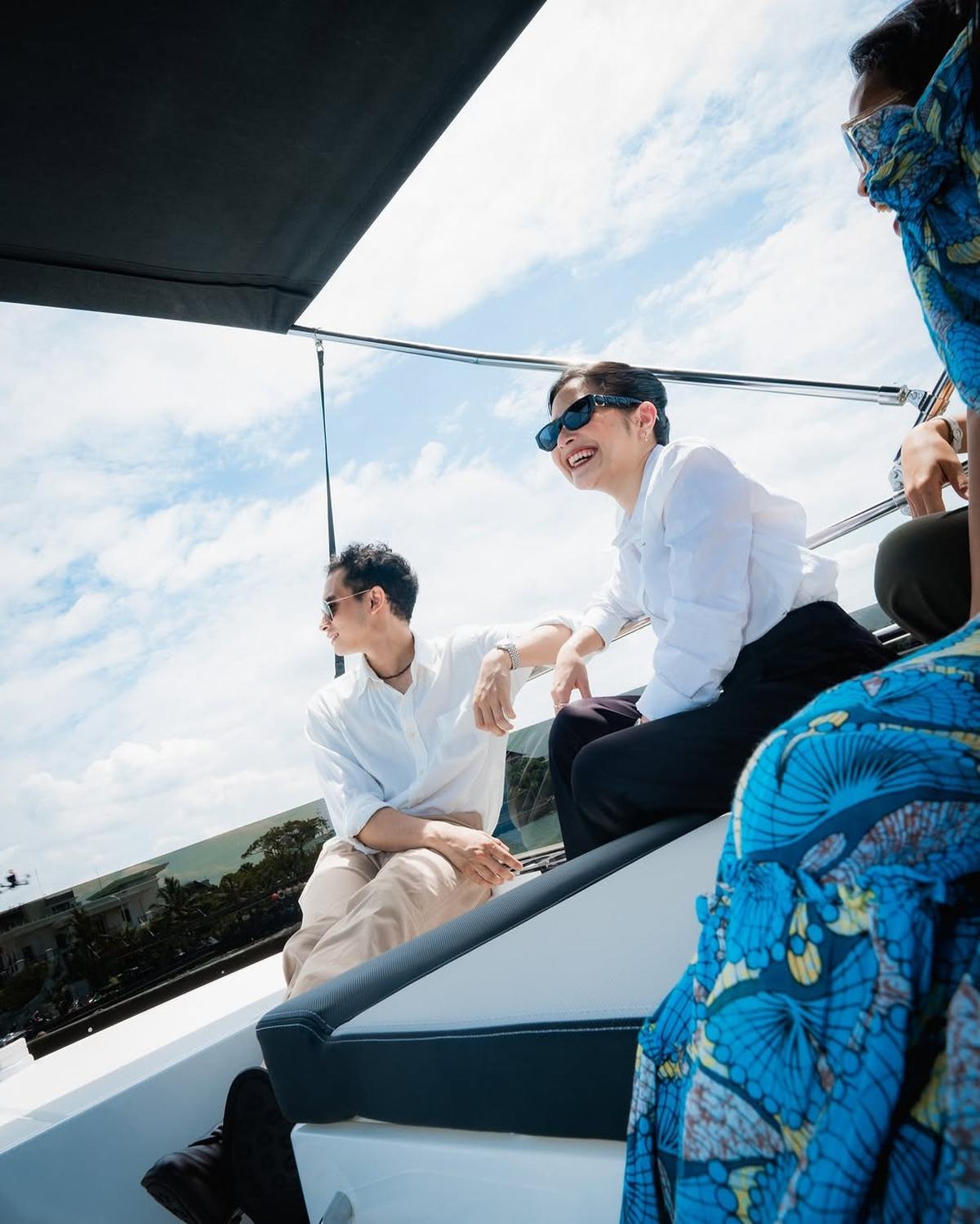 Buka Bisnis Bareng, Ini 5 Potret Yacht Milik Prilly Latuconsina dan Kevin Sanjaya yang Mewah dan Elegan Banget