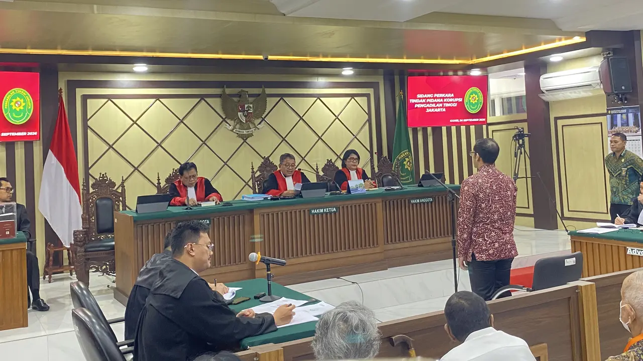Hakim Pengadilan Tinggi Jakarta Potong Hukuman Nadiem Jadi 9 Tahun Penjara