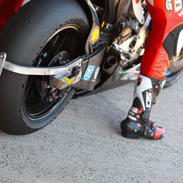 Mengenal Ban Basah Dan Kering Di Motogp Apa Itu Otomotif Liputan6 Com