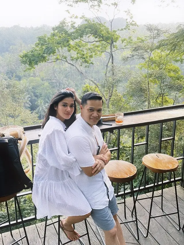 Naysila Mirdad dan Arfito Hutagalung