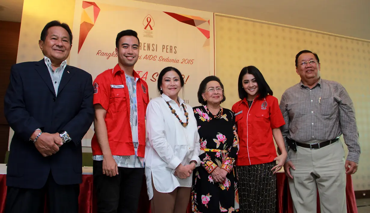 Vidi Aldiano dan Indah Dewi Pertiwi mendapat kehormatan untuk menjadi Duta AIDS di Indonesia. (Wimbarsana/Bintang.com)