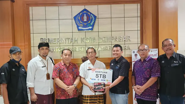 SCM EMTEK membagikan 1.020 STB TV digital gratis untuk warga Denpasar. Serah terima dilaksanakan di kantor Kecamatan Denpasar Utara, Bali, Selasa (21/2/2023).