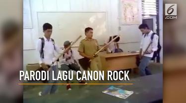 Seorang guru dan beberapa murid bergaya ala band rock papan atas dengan memainkan lagu Canon Rock - Jerry C. Yuk intip aksinya!