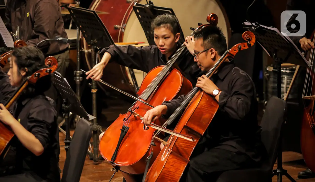 Addie MS bersama LMO membawakan sebanyak 12 lagu dalam konser tersebut. (Liputan6.com/Angga Yuniar)