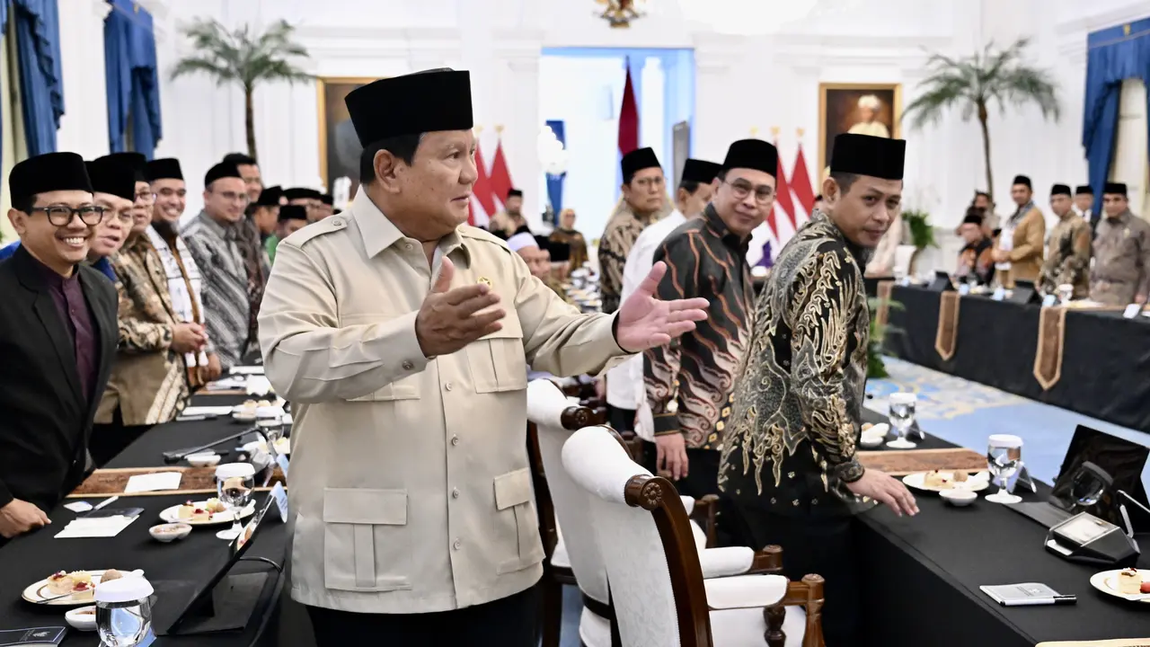Presiden Prabowo Subianto bertemu 16 ormas Islam, tokoh Islam, hingga pimpinan pondok pesantren sejumlah daerah di Istana Merdeka Jakarta, Selasa (2/3/2026).