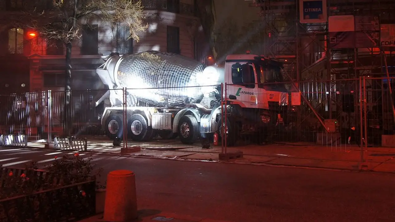 [Bintang] Di Tangan Pria Ini, Truk Molen Ini Diubah Jadi Lampu Disko